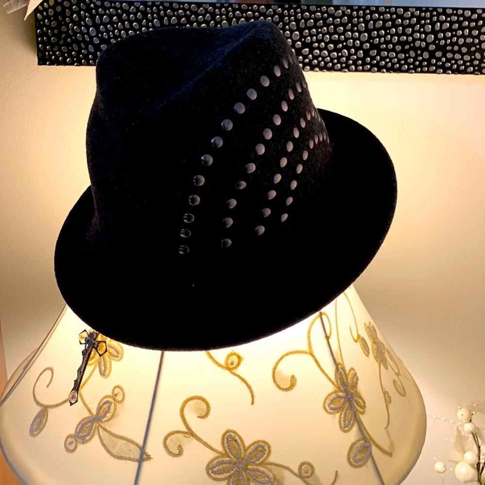 Wool woman’s hat